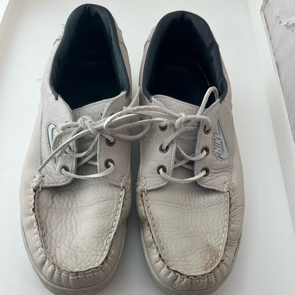 Rare Vintage Men’s 1986 Leather Nike Boat Shoes. Size 9.
